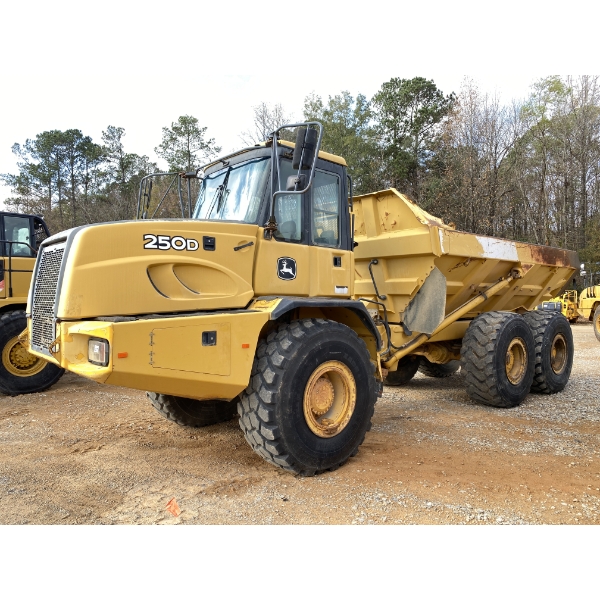 2007 JOHN DEERE 250D Articulated Truck