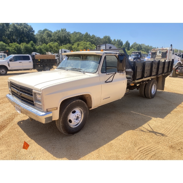 1989 CHEVROLET 3500 Flatbed Dump Truck