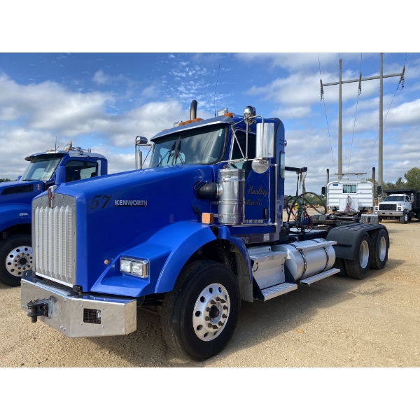 2013 KENWORTH T880 Day Cab Truck