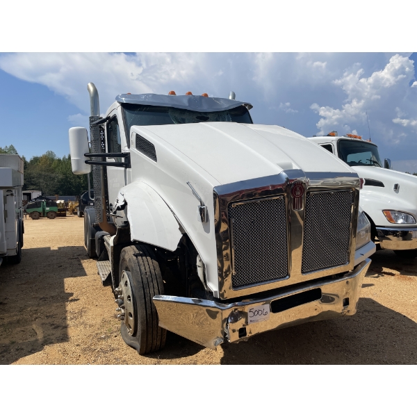 2018 KENWORTH T880 Day Cab Truck