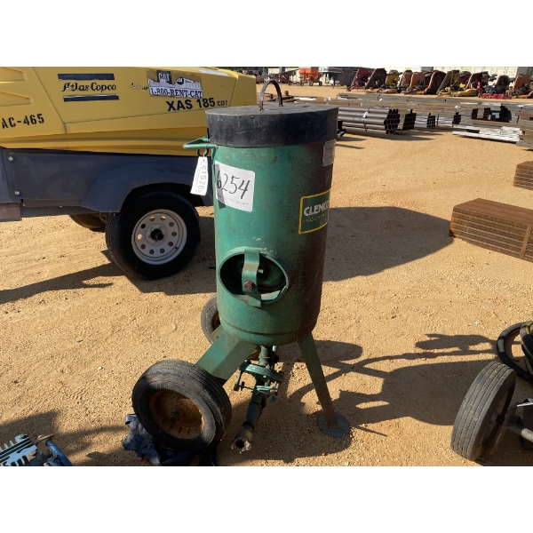 CLEMCO INDUSTRIES 300LB SAND BLASTING TANK 1648