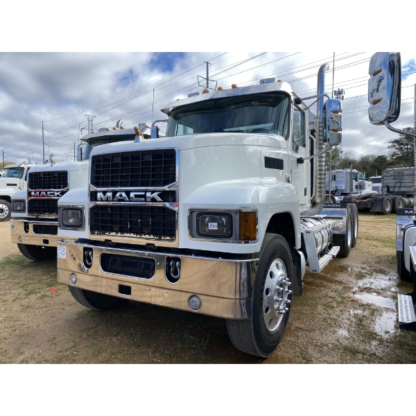 2021 MACK PI64T Day Cab Truck