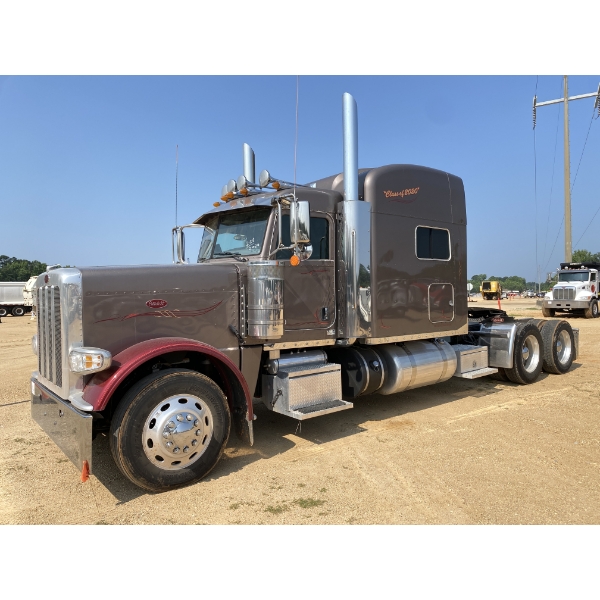 2020 PETERBILT 389 Sleeper Truck