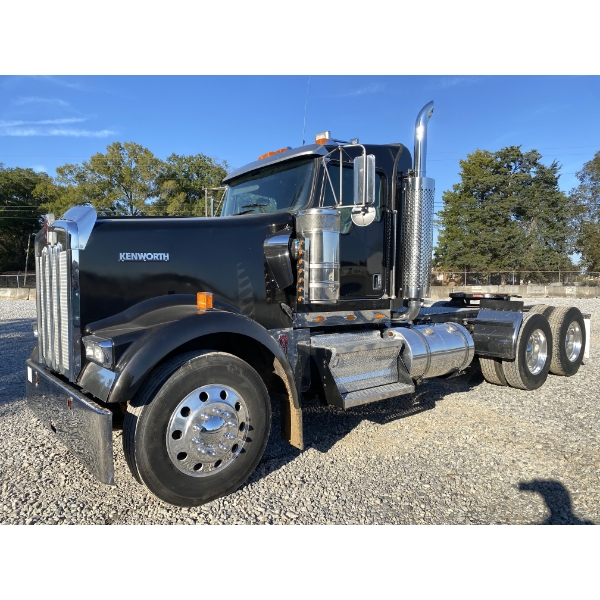 2015 KENWORTH W900 Day Cab Truck