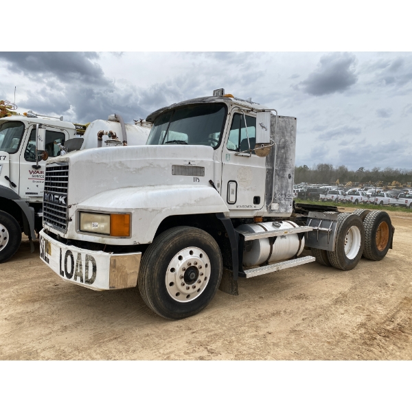 1997 MACK CH613 Day Cab Truck