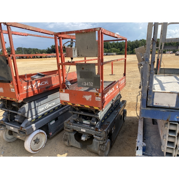 2016 SKYJACK SJIII-3219 Scissor Lift