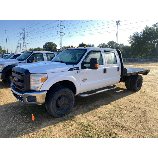 2015 FORD F350 XL Flatbed Truck