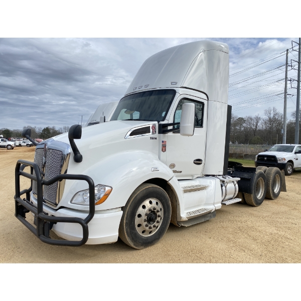 2021 KENWORTH T680 Day Cab Truck