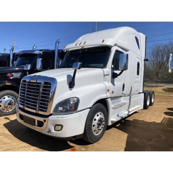 2018 FREIGHTLINER CASCADIA 125 Sleeper Truck