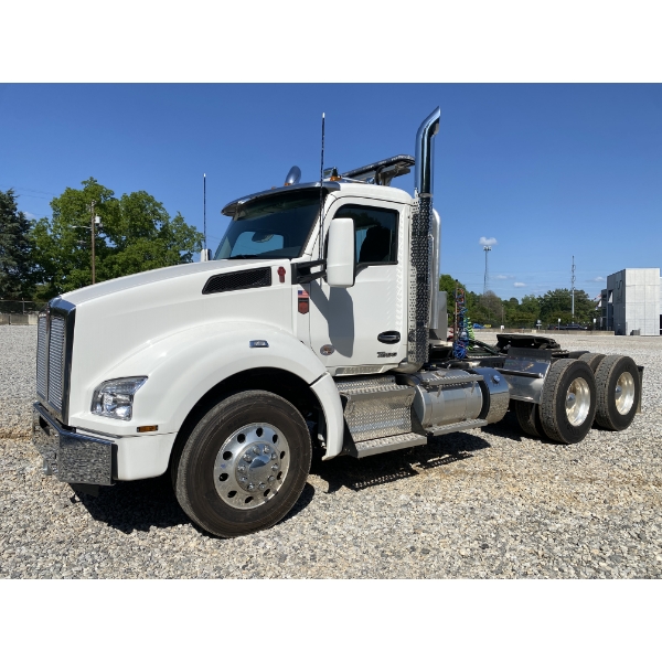 2024 KENWORTH T880 Day Cab Truck