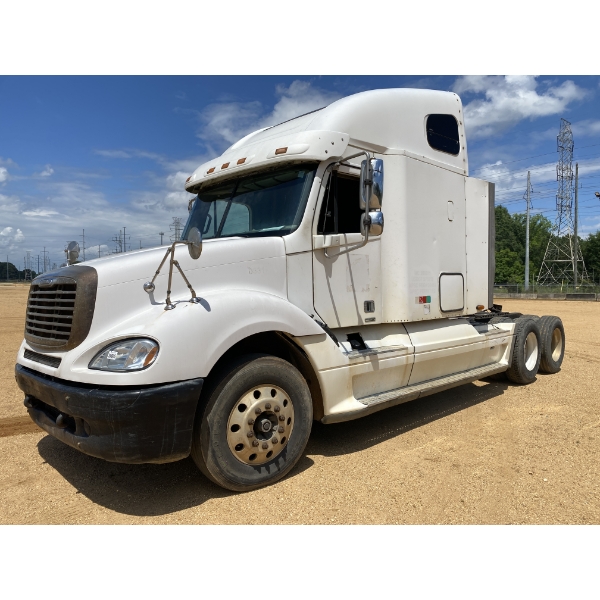 2005 FREIGHTLINER COLUMBIA Sleeper Truck