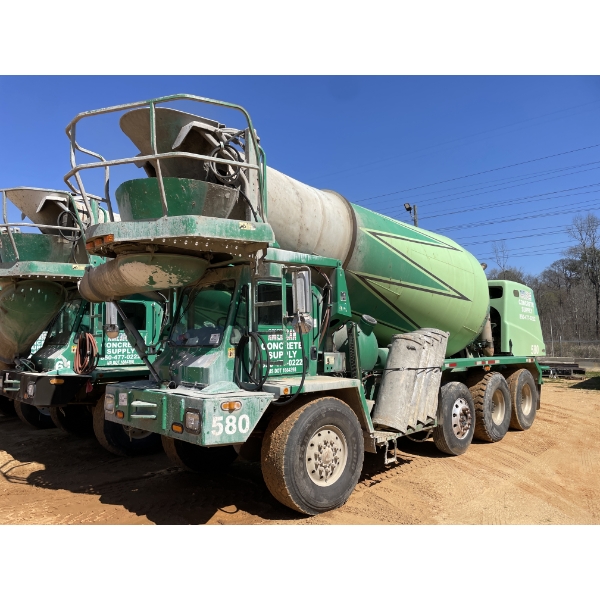 2014 OSHKOSH  Concrete Mixer / Pump Truck