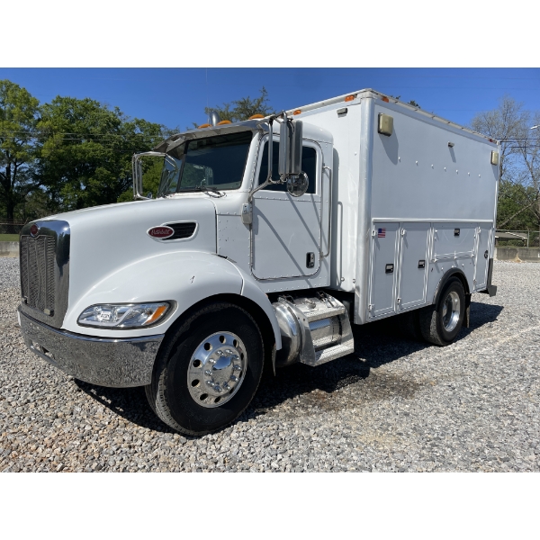 2009 PETERBILT 335 Fuel / Lube Truck