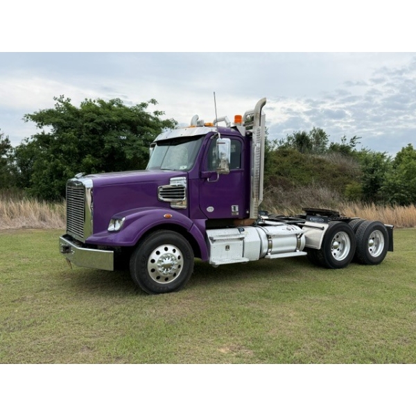 2019 FREIGHTLINER 122SD Day Cab Truck
