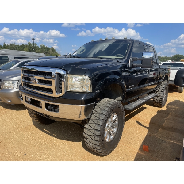 2006 FORD F250 LARIAT Pickup Truck