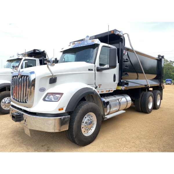 2025 INTERNATIONAL HX620 Dump Truck