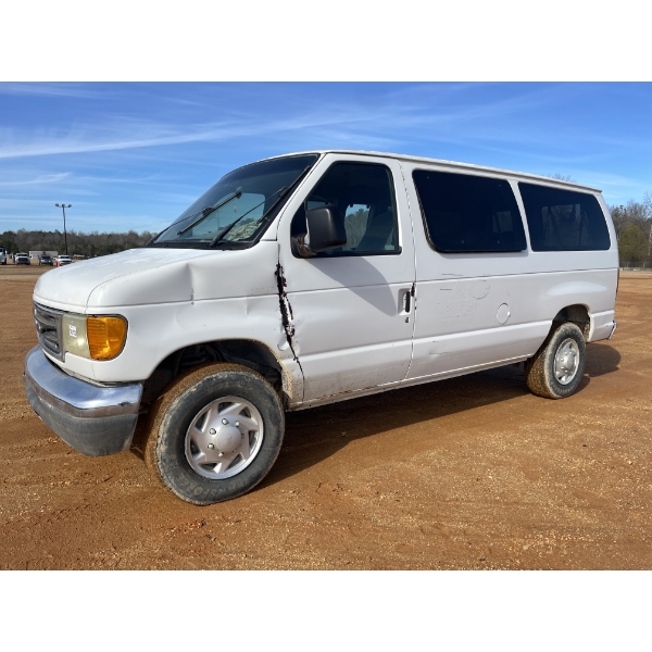2007 FORD E350 Passenger Van