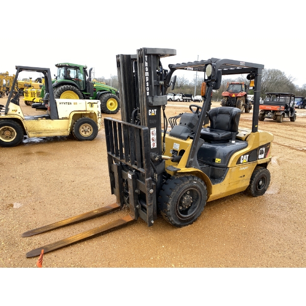 2009 CAT P6000D Forklift - Mast