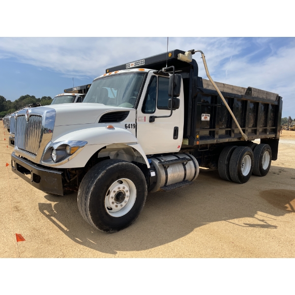 2017 INTERNATIONAL 7400 Dump Truck