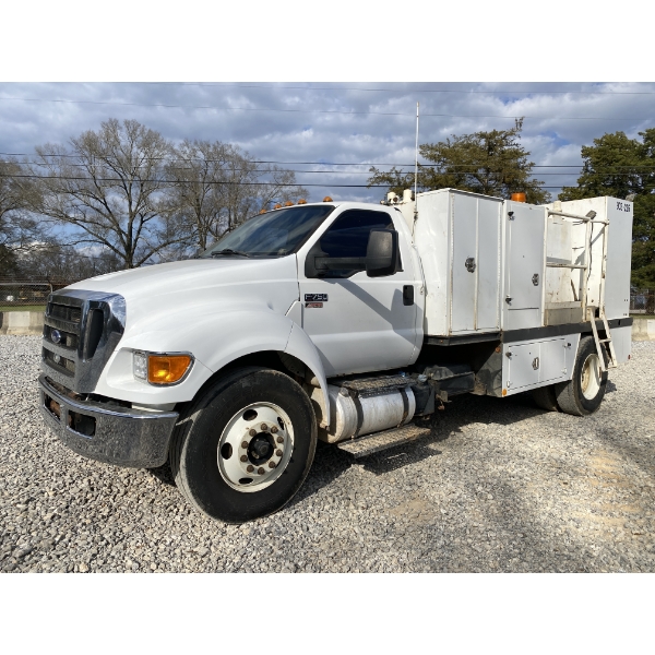 2012 FORD F750 XL Fuel / Lube Truck