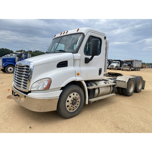 2016 FREIGHTLINER CASCADIA Day Cab Truck
