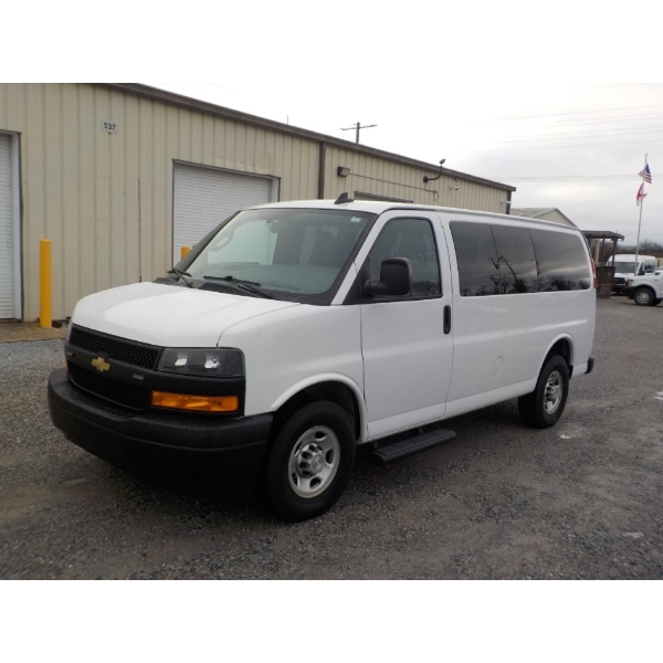 2019 CHEVROLET EXPRESS Passenger Van