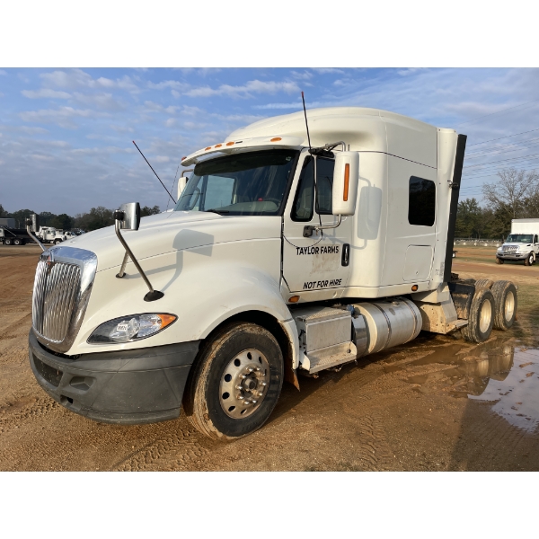 2015 INTERNATIONAL PROSTAR + 122 Sleeper Truck