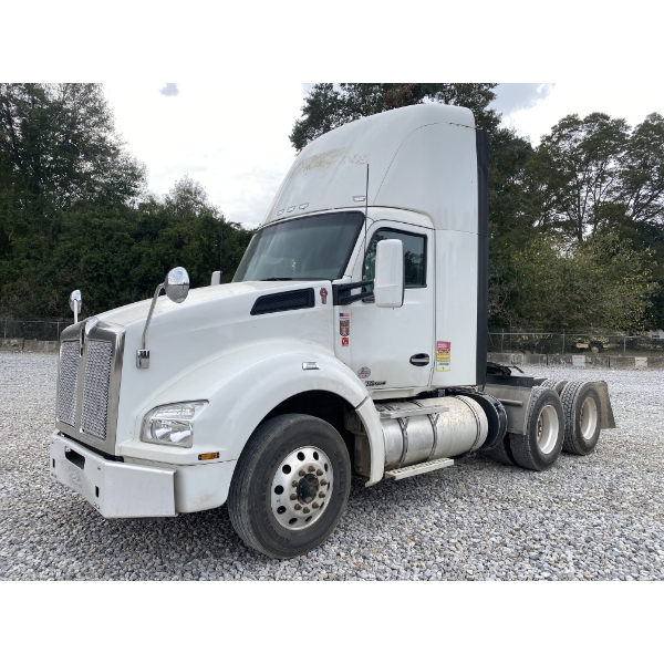 2021 KENWORTH T880 Day Cab Truck