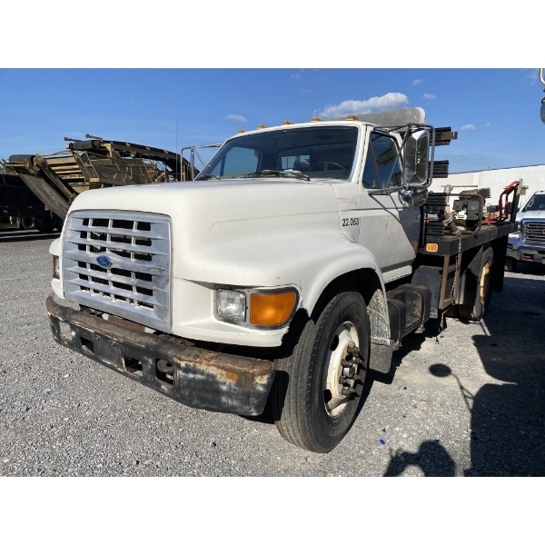 1998 FORD F800 Flatbed Truck