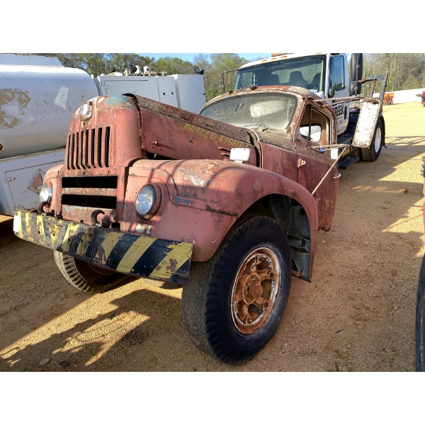 VINTAGE INTERNATIONAL TRUCK CAB