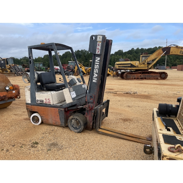 NISSAN 15 Forklift - Mast