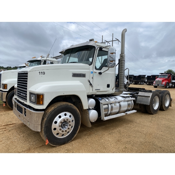 2019 MACK PI64T Day Cab Truck