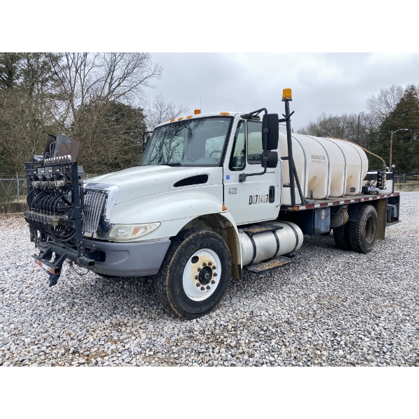 2007 INTERNATIONAL 4200 Sprayer Truck