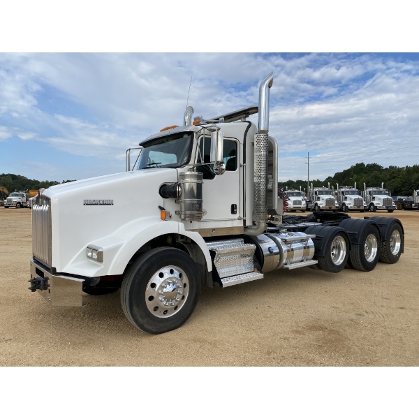 2021 KENWORTH T800 Day Cab Truck