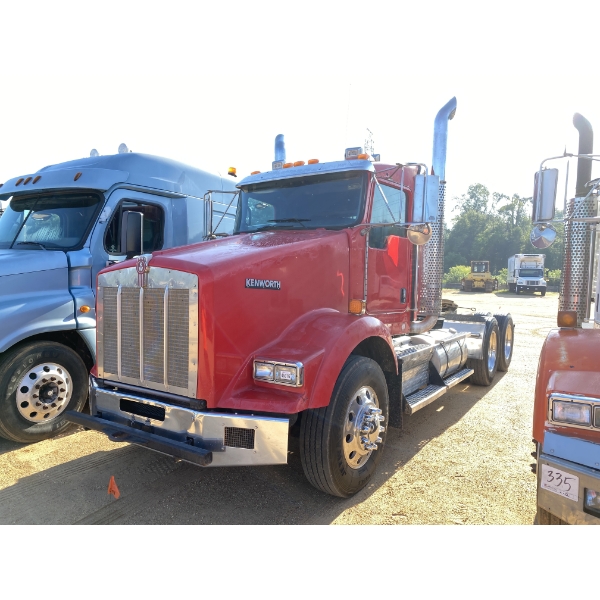 2011 KENWORTH T800 Day Cab Truck