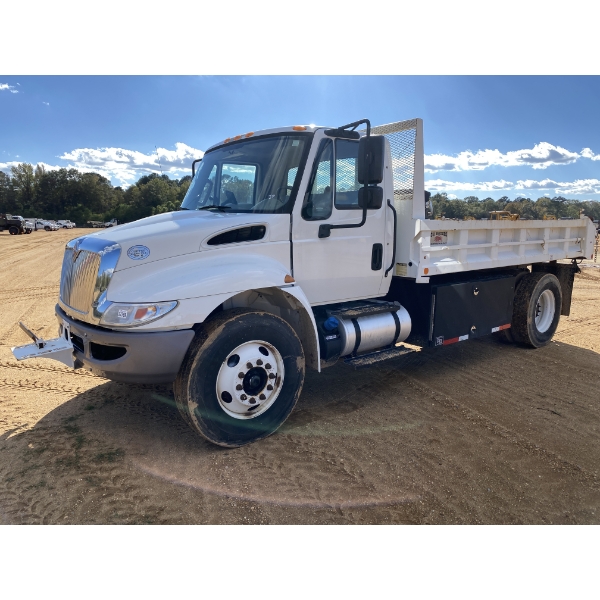 2018 INTERNATIONAL 4300 Flatbed Dump Truck