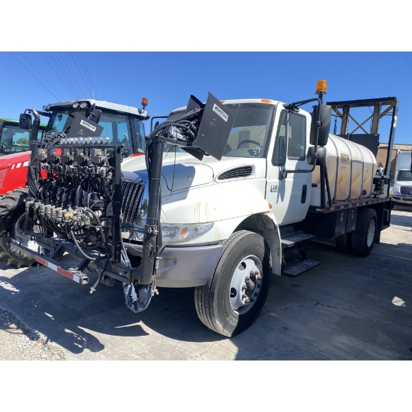 2007 INTERNATIONAL 4400 Sprayer Truck