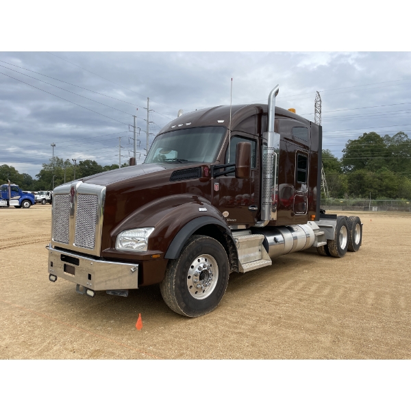 2020 KENWORTH T880 Sleeper Truck