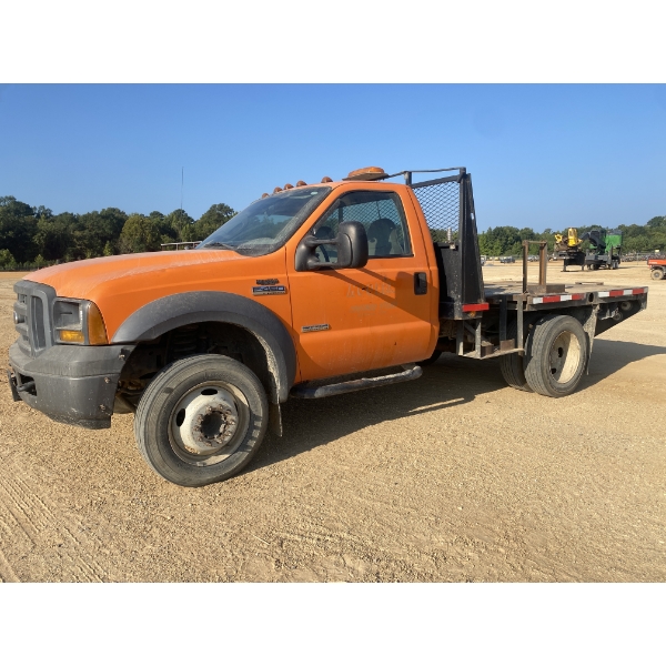 2005 FORD F450 XL Flatbed Truck