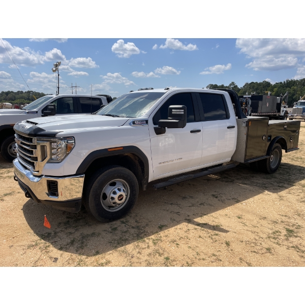 2021 GMC 3500 HD Flatbed Truck