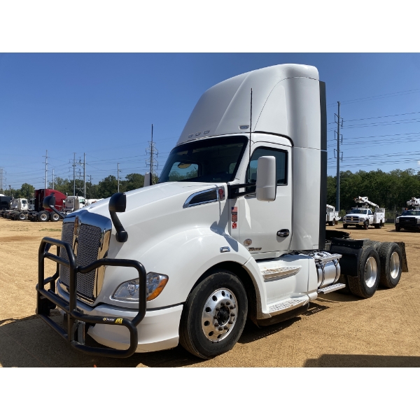 2021 KENWORTH T680 Day Cab Truck