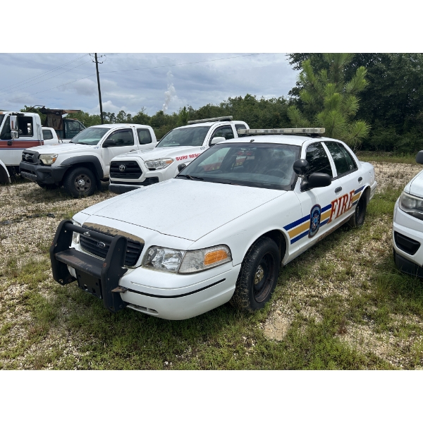 2000 FORD CROWN VICTORIA Automobile
