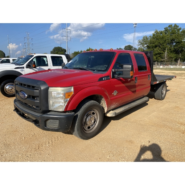 2014 FORD F350 XL Flatbed Truck