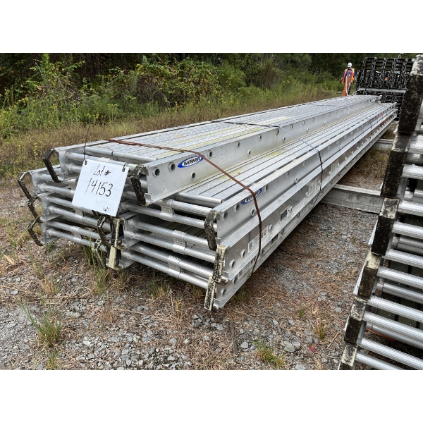 24' X 24" WERNER 3-PERSON ALUMINUM STAGE Aerial Work Platform