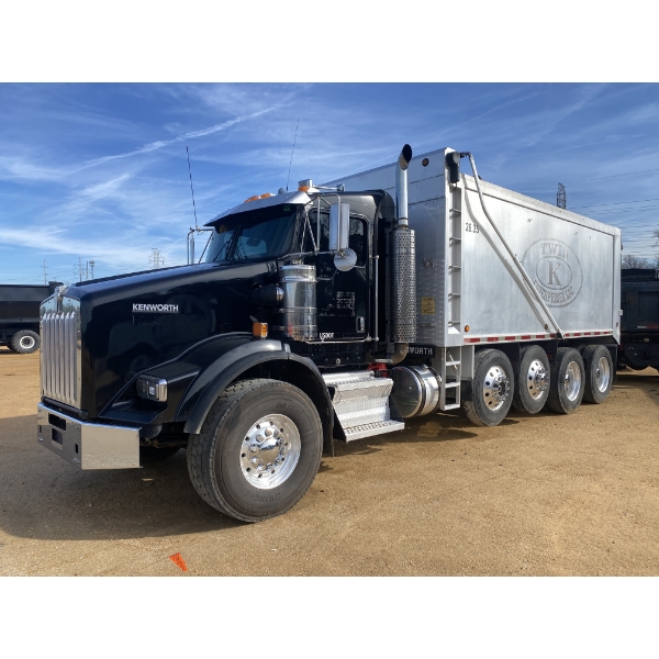 2018 KENWORTH T800 Dump Truck