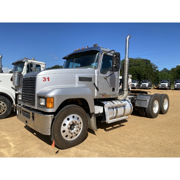 2017 MACK CHU613 Day Cab Truck