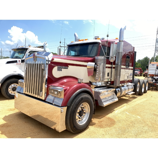 2018 KENWORTH W900 Sleeper Truck