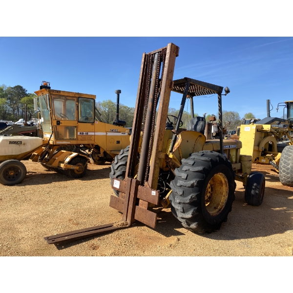 JOHN DEERE 380-D Forklift - Mast