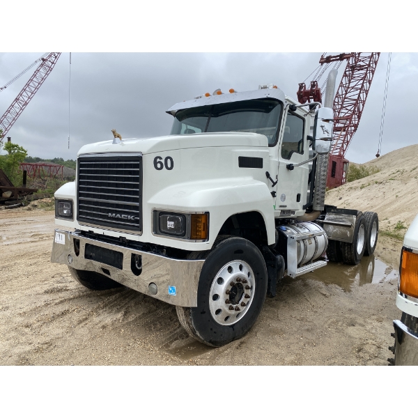 2019 MACK PI64T Day Cab Truck