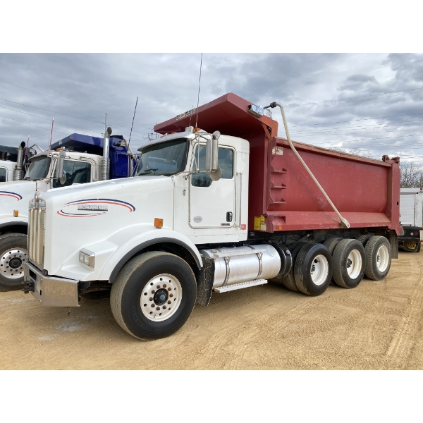 2018 KENWORTH T800 Dump Truck